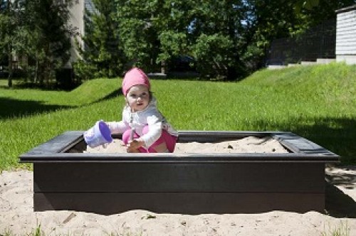 pieni hiekkalaatikko